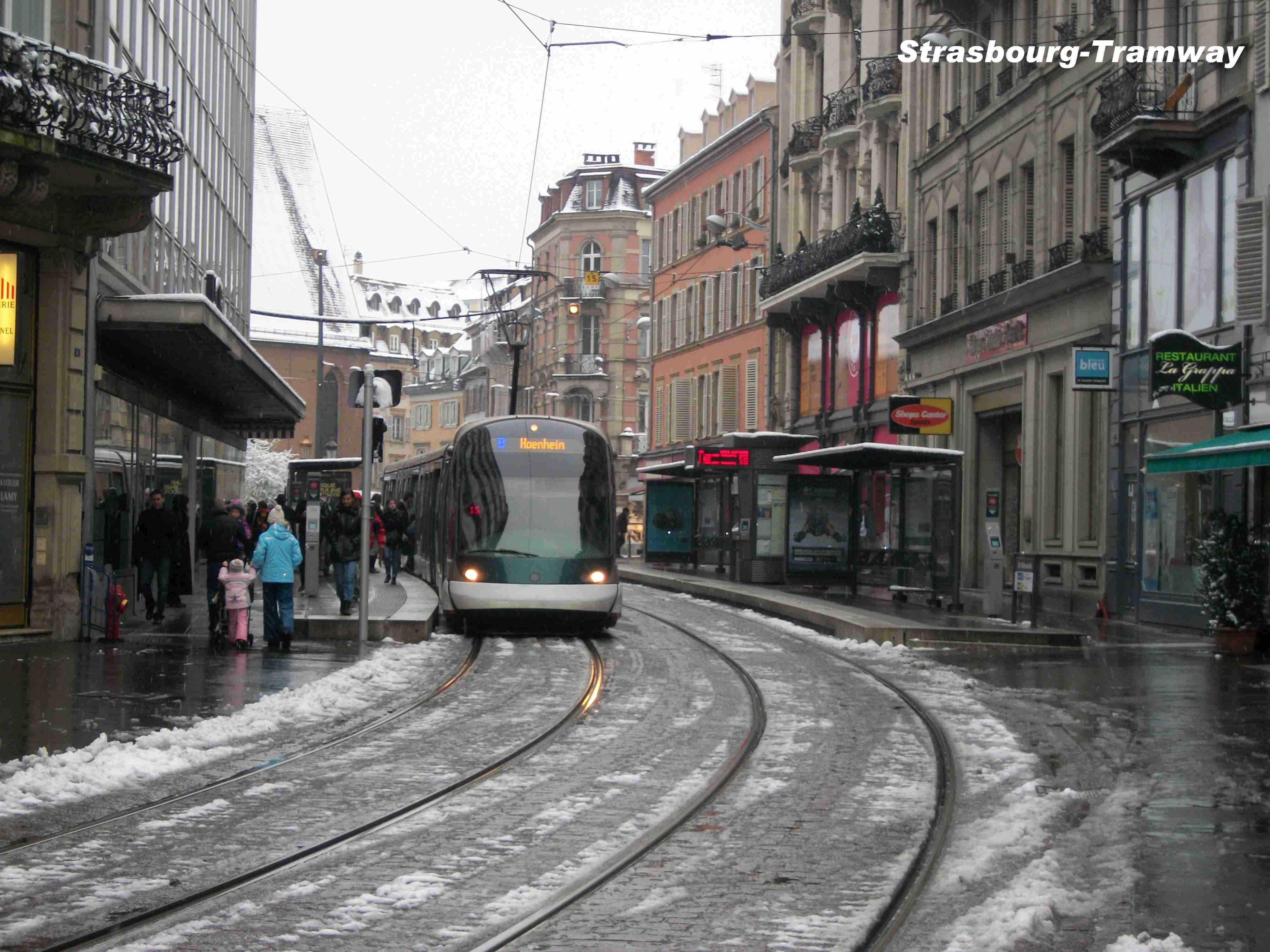 Un Eurotram de la ligne B en station.